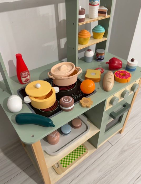 Детска дървена кухня с аксесоари