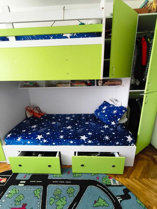 Vând pat supraetajat in stare foarte buna