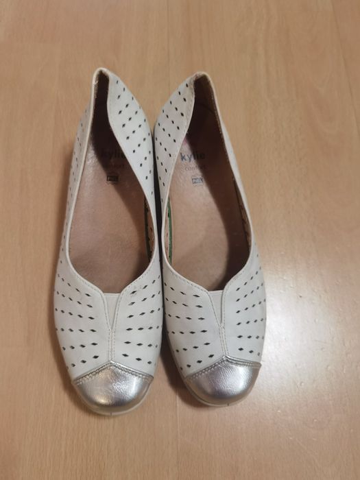 Продавам дамски обувки