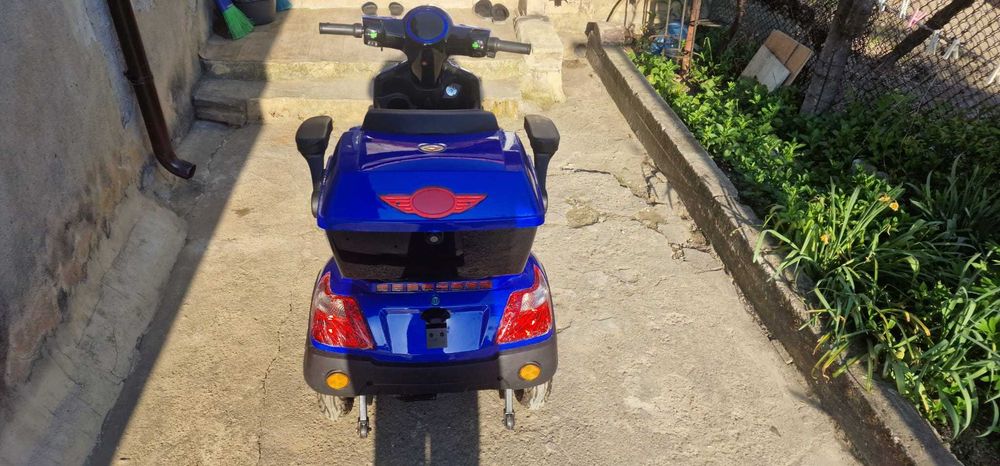 Електрическа четириколка MaxMotors FM4 1500W син