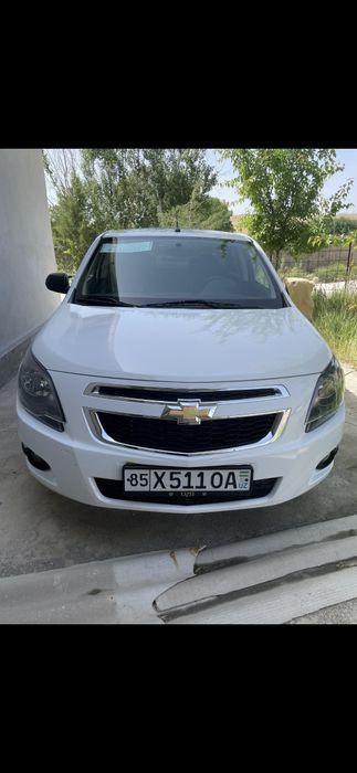 Avtomobil sotiladi