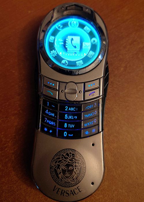 Versace v8 - телефон с две сим карти de lux 2 Gb