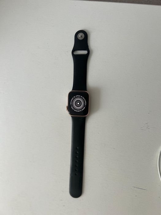 Продам смарт часы apple