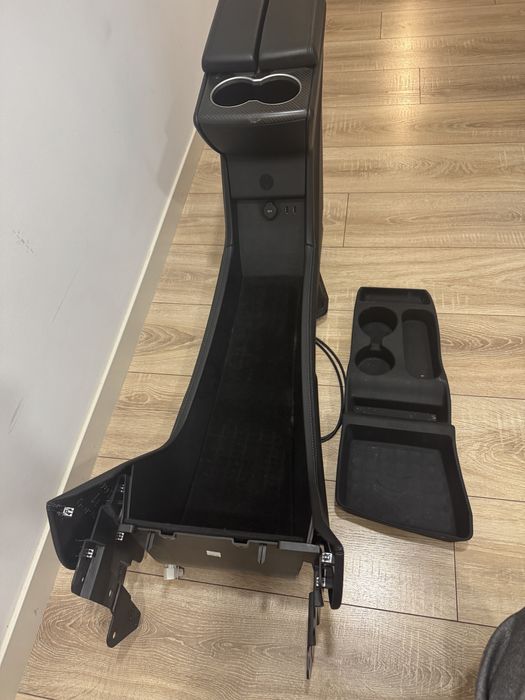 consola centrala tesla model s