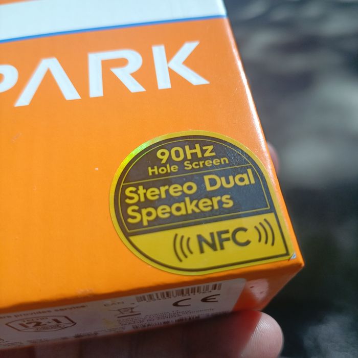 Продам красивый телефон Tecno Spark