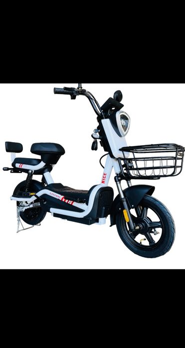 Scuter electric cu pedale