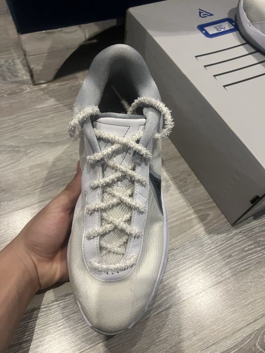 Nike basketball shoes Guanis Zoom Freak 6