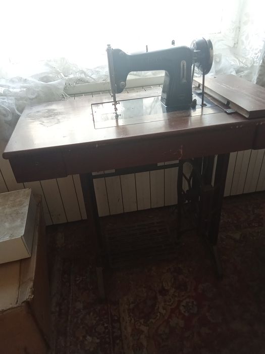 Vând mașină de cusut casnică 300lei