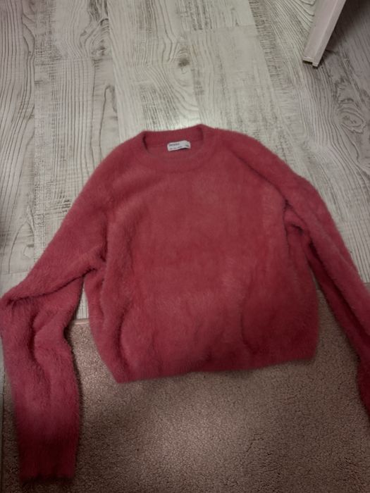 Пухен розов пуловер