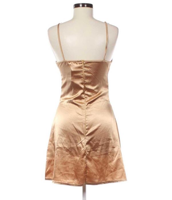 Рокля на Missguided