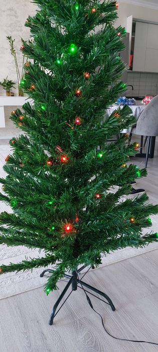 Исскуственная Ёлка  со встроенной герляндой