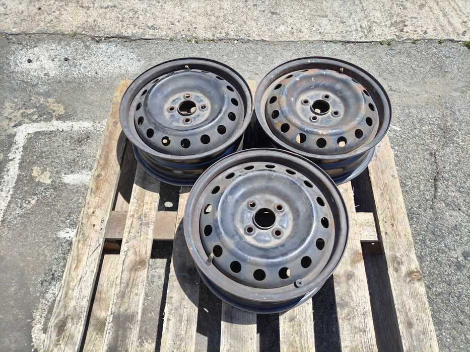 15 цола 4 х 100 мм Хюндай И20 - 5,5 инча / ЕТ 51