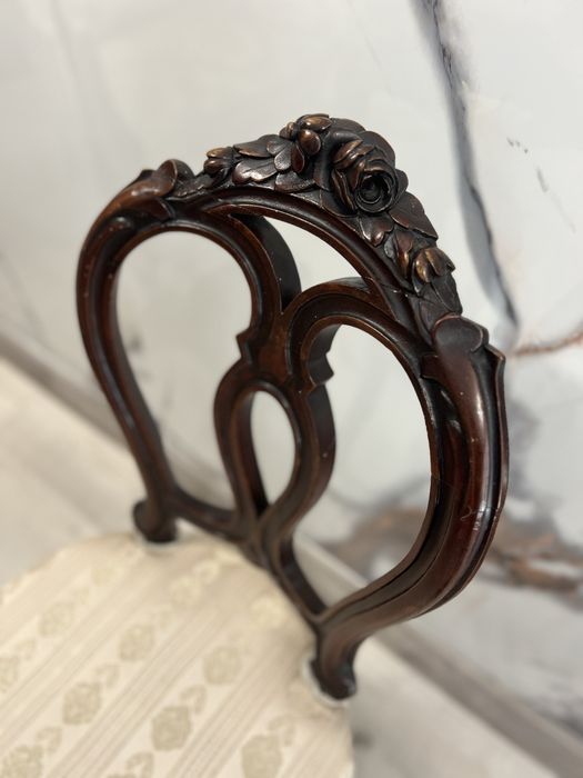 Стол в бароков стил с дърворезба