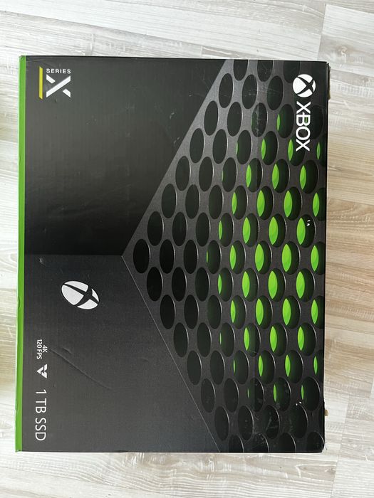 Xbox Series X 1TB Пълен комплект с джойстик и още