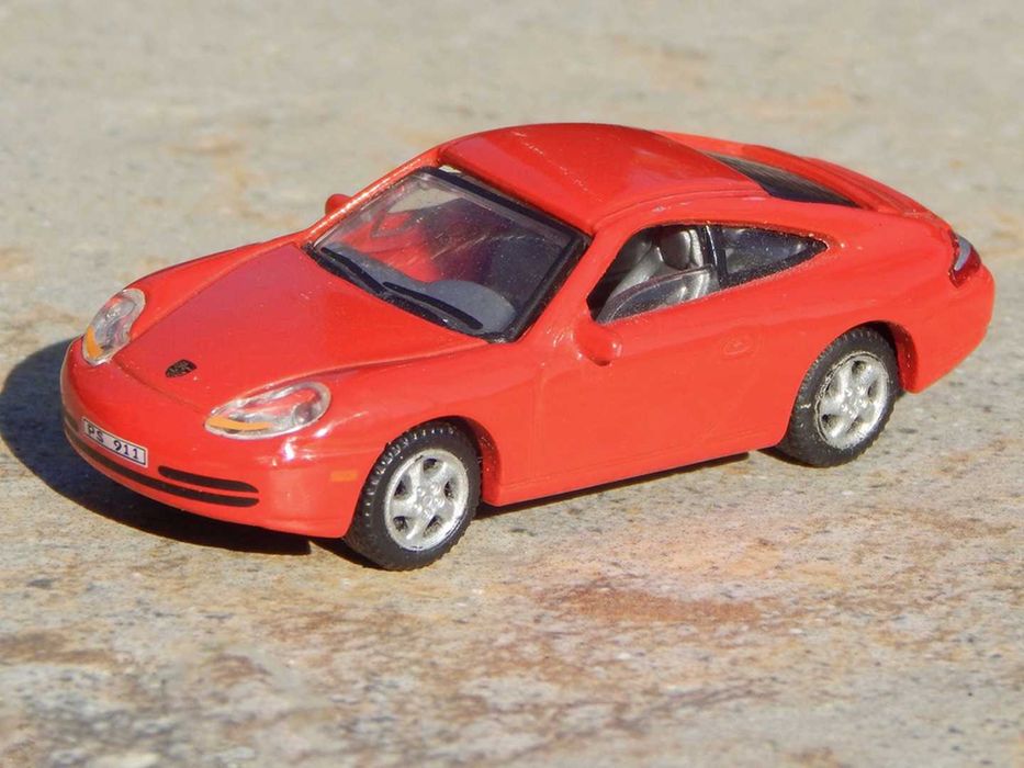 Macheta Porsche 996 (911 Carrera Coupe) Hongwell Cararama scara 1:72