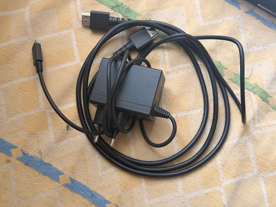 Nintendo switch с 3 игри и 2 волана