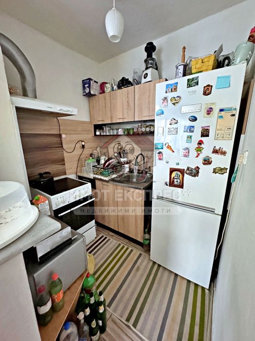 Двустаен апартамент, с изба, панорамна гледка, кв.Запад