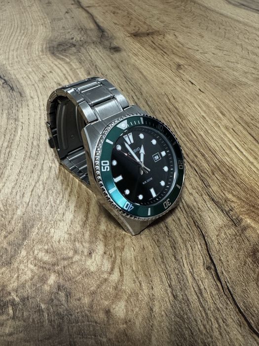 Часовник MDV-107D-3AVEF Зелен