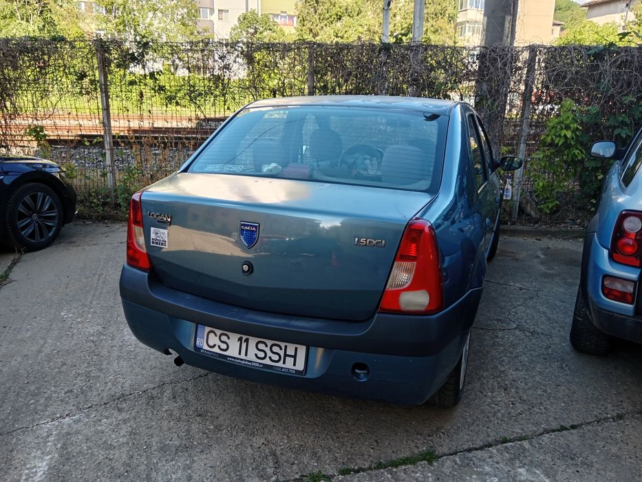 Vând Dacia Logan