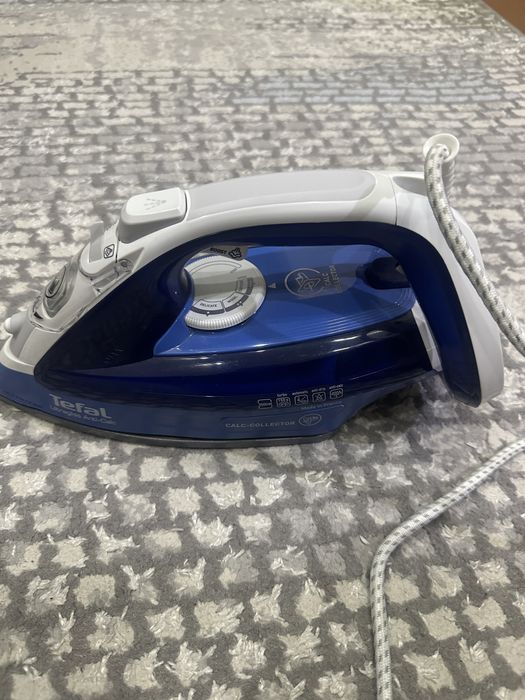 Утюг, пар имеется