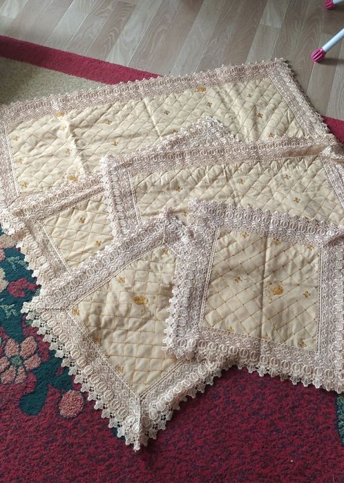 Покрывало с наволочками, простыней и тонким наматрасником