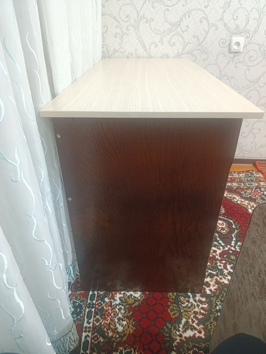 Продам письменный стол (Б/У, хориший состояние)