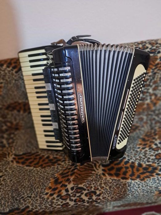 Продавам акордеон 120 баса