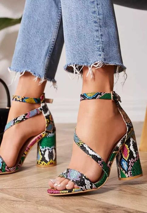 Дамски сандали на ток