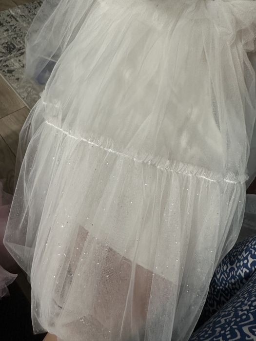 Продам сияющее платье на девочку 2-3 года