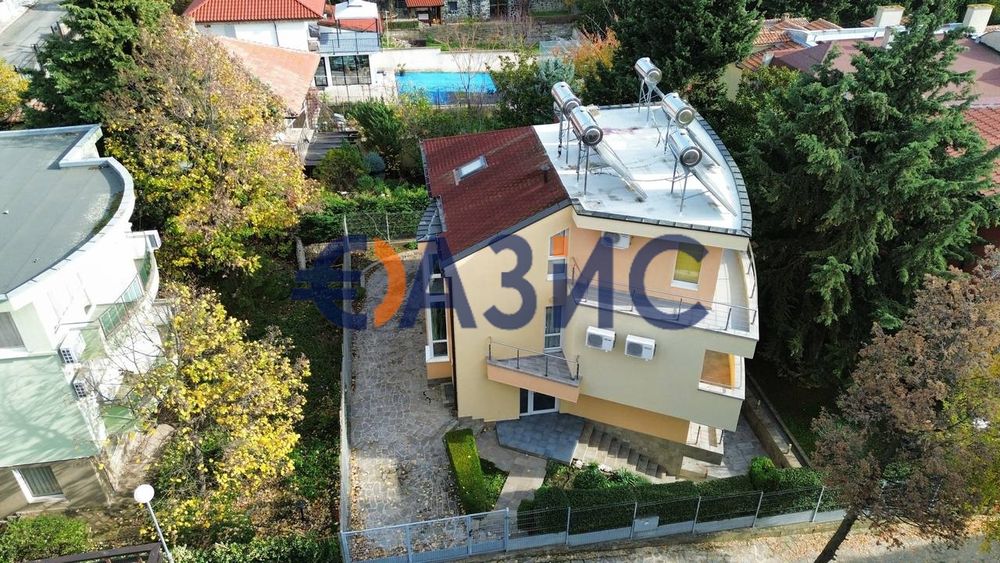 Продава се Къща в к.к. Слънчев бряг - 415 кв.м за 1100 €/кв.м - Снимка #2