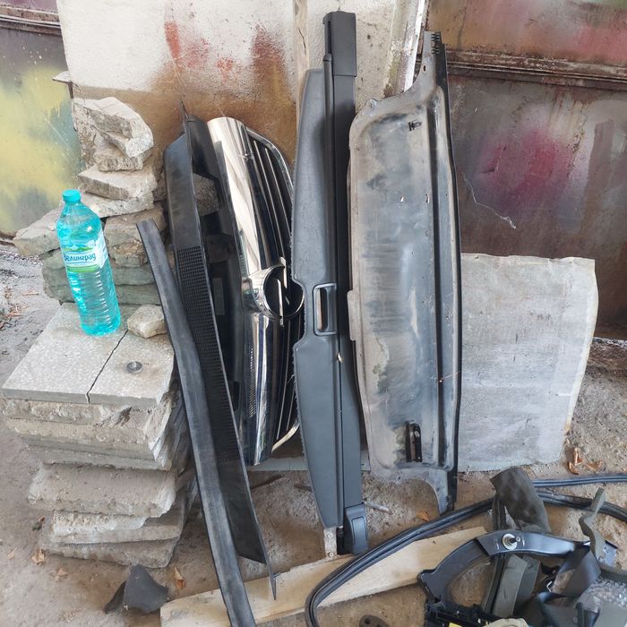 Продавам Опел Зафира 1.6 150к.с фабричен метан на части