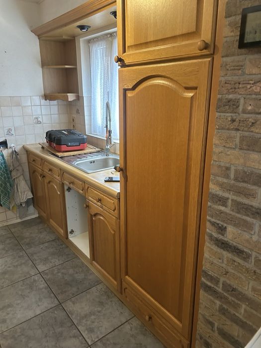 Запазена дъбова кухня от масив