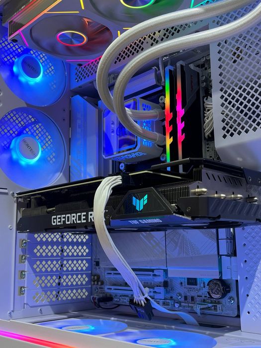 Monster PC Ryzen 9 7900X RTX 3060 12GB X670 32/512 
CPU: Cor