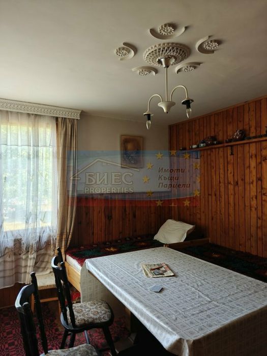 Къща - близнак в с. Боснек 100 м², двор - 288 м²