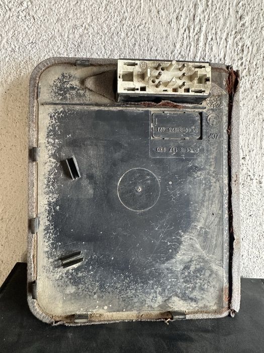 Площадка с кнопкой от люка на БМВ Е34