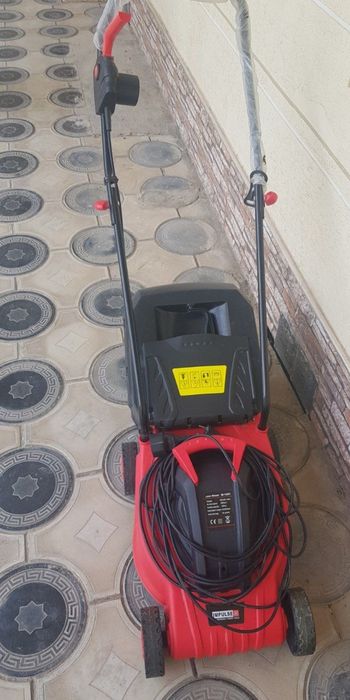 Газонокосилка электрическая
