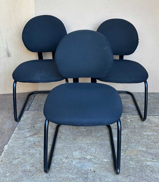 4 buc Scaun negru de conferinta; Scaun Fix cu cadru metalic tip sanie
