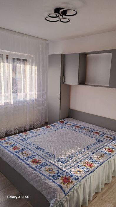 Închiriez garsonieră mobilată și utilată