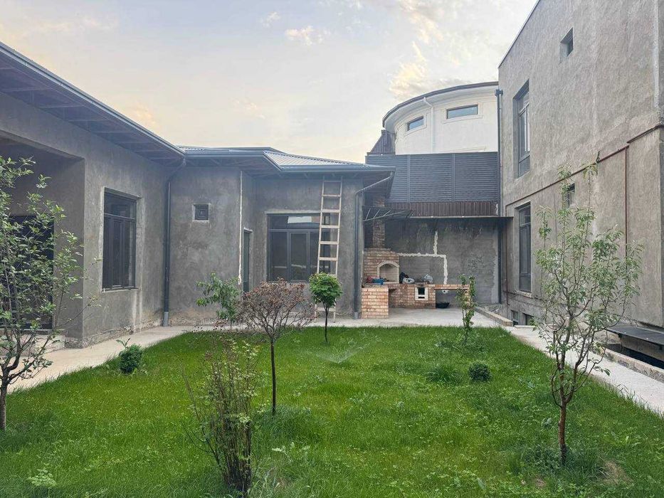 Продаётся двухэтажный дом в стиле хай-тек (6 соток).