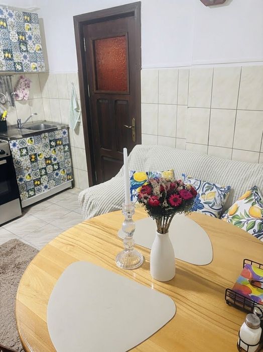 Închiriez apartament cu 3 camere, zona Parcul Florilor, construcție  bloc după 2000