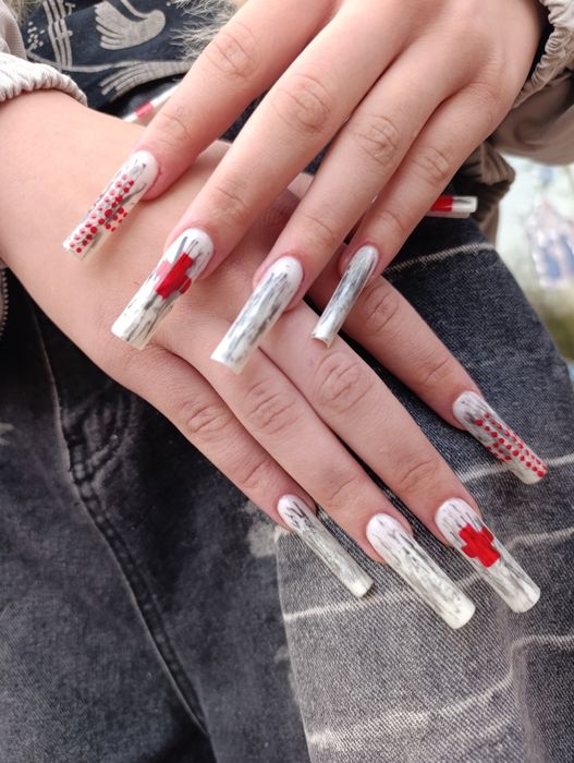 Маникюр  педикюр