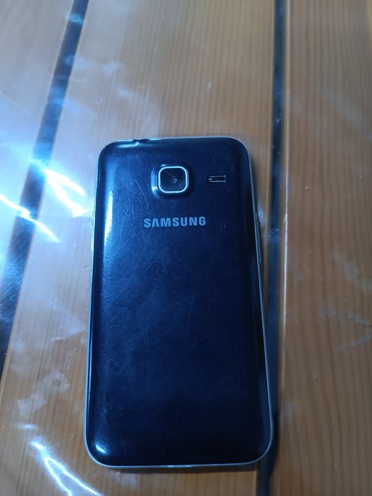 Продам Телефон samsung j 105