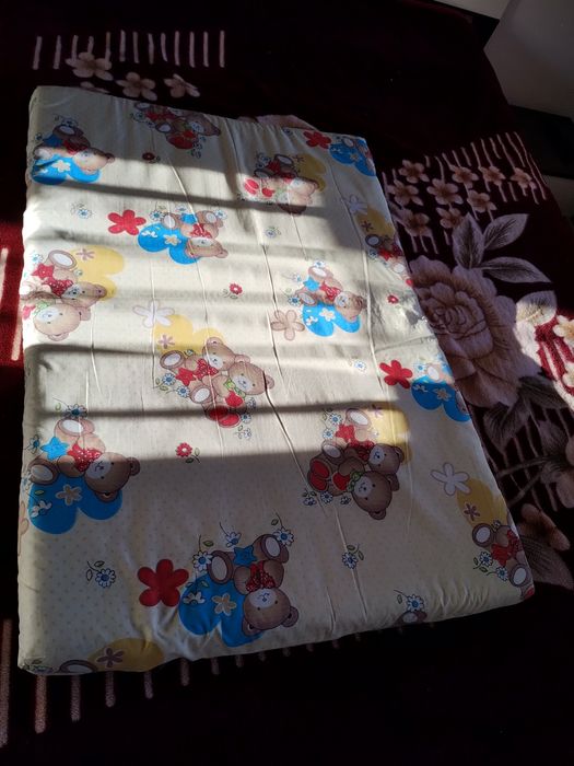 Vând saltea pentru pat bebeluși/copii