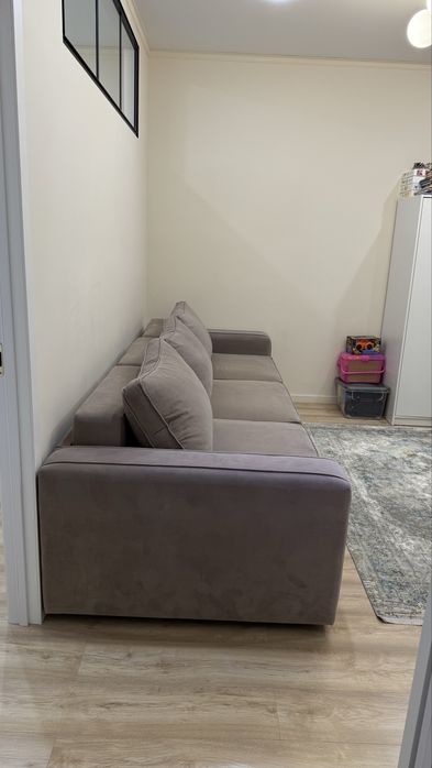 Большой диван для гостиной