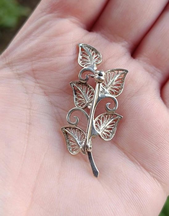 Veche brose model filigran, floral, Argint 835, Germania
