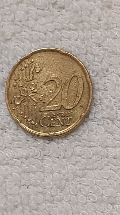 Vând monede de colecție foarte rare cu 8000 de lei.