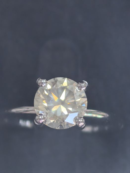 Златен пръстен с диамант 2.16 CT Fancy Color