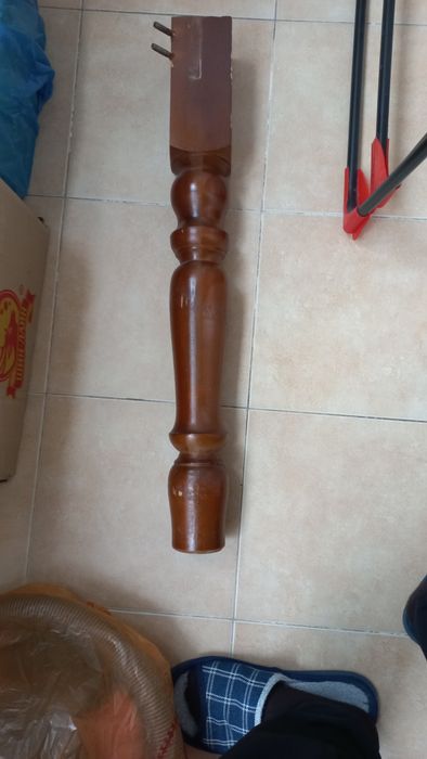 Продам стол из орехового деревья, без стулев.