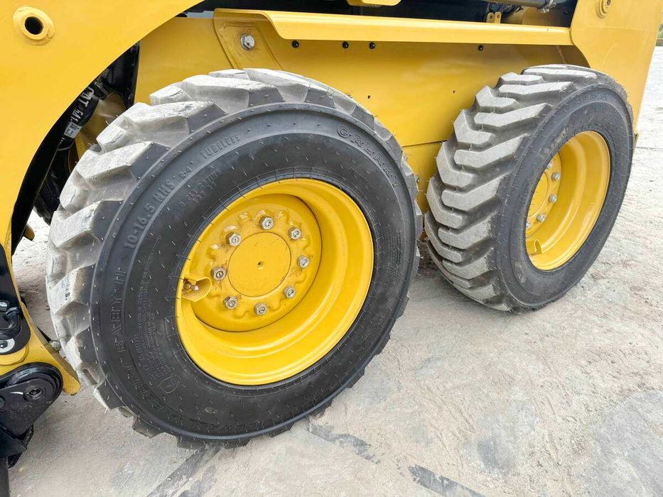 Фронтален товарач Caterpillar 216B – 2,6 т, 49 к.с. (Нов) +Видео