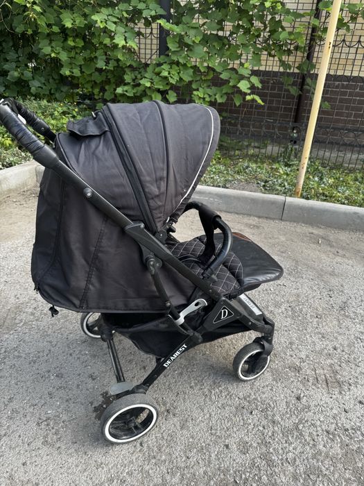 Продам коляску складывается в чемодан